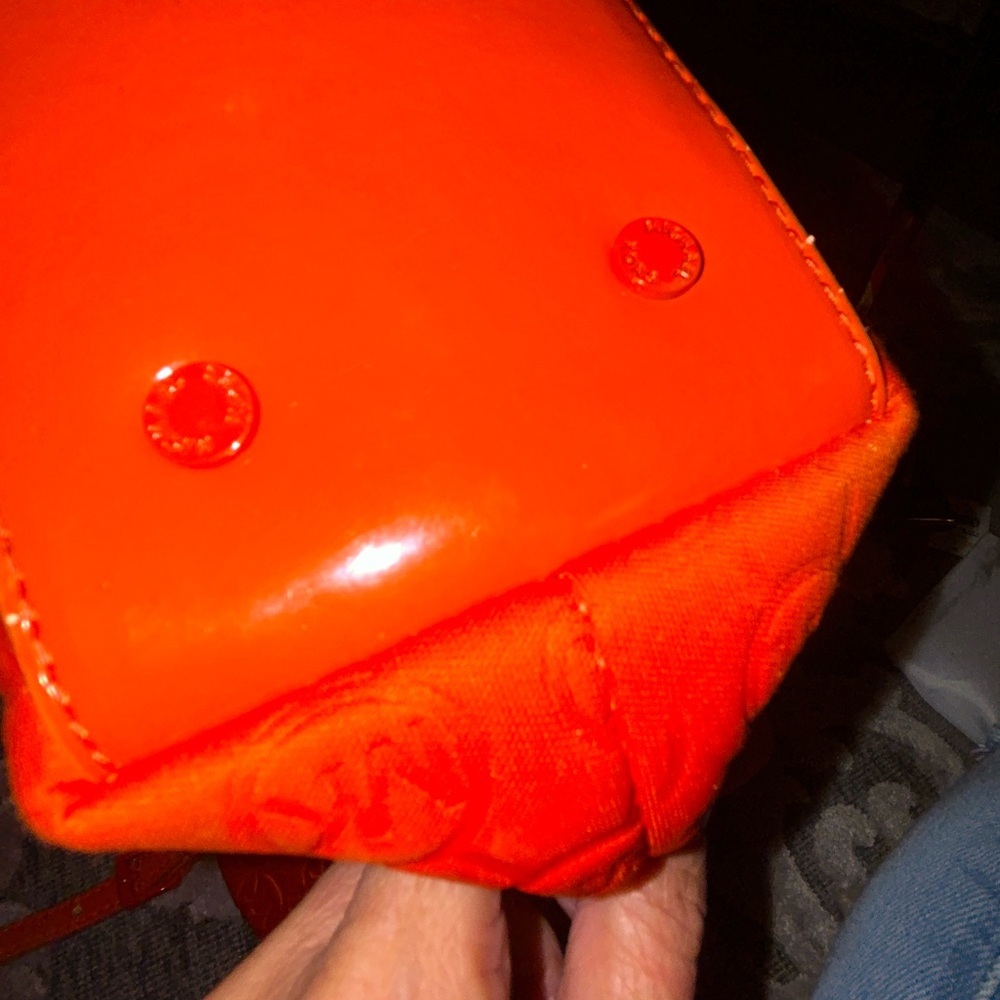 Pre loved Michael Kors quilted jet set Orange Embossed Tote Bag with wristlet - Picture 13 of 16
